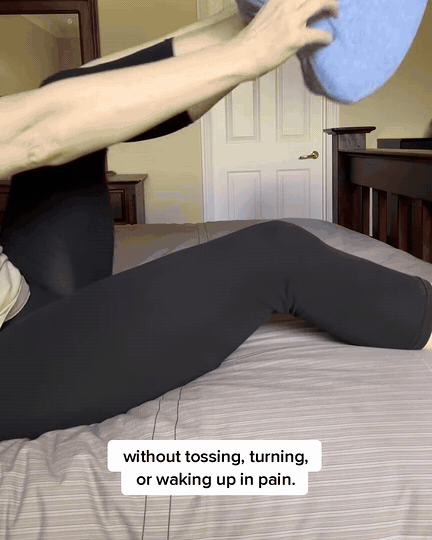 Side sleeper resting with the knee pillow between her knees